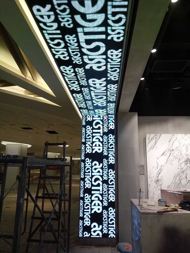 浙江杭州國大城市廣場室內(nèi)LED顯示屏由上海智彩科技設(shè)計、安裝